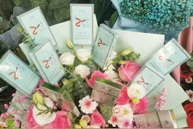 好多刺呀！四川西昌这个美女送出的七夕礼物居然是榴莲花束图片