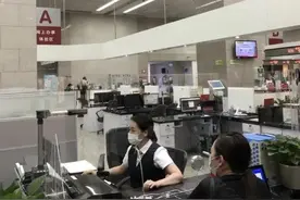 医保和身份证姓名不符，老人看病难，市民之家当天为其解决了图片