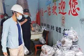严格劳务实名制，分发防疫中药液给工人，这个项目筑牢防疫安全关图片