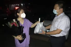 新闻后续丨“想吃火锅小龙虾”的大白，愿望实现啦图片
