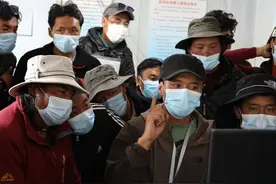 四川：交警为偏远牧区群众驾考解“难题”图片