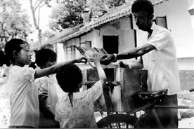 走街串巷卖冰棍的吆喝，是湖南人儿时最期盼的叫卖声图片