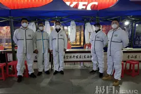 一名值守城管队员的七夕：隔着手机屏，仍溢出浪漫与温馨图片