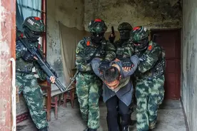 贵州兴义：武警官兵城市反恐演练锤炼实战能力图片