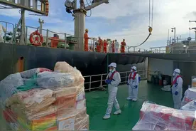 “贺维”轮19名中国船员缺食物续：仓库满容无法靠泊卸货，已补食物图片