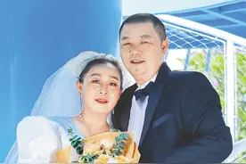 浪漫七夕 情暖工地！中建五局海南分公司为工人夫妇拍摄工地婚纱照图片