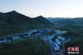 青海煤矿冒顶事故现场救援不眠夜图片