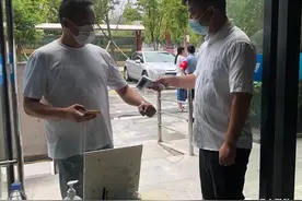 荆州恢复运营后的第一班客运车刚刚发班图片