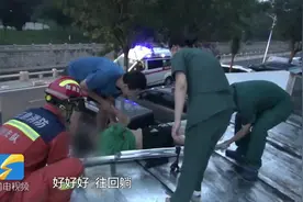 惊险！淄博醉酒男子从4层坠楼 消防紧急施救图片