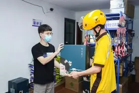 七夕鲜花外卖单量超过“520”，国货美妆成热门……外卖送礼成90后七夕过节新趋势图片