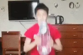 当全红婵教网友水花消失术，哈哈哈哈哈……图片