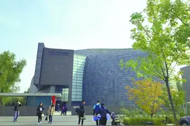 “闯将”杨刚岂止是画马，他的创作随心所欲，包罗万象图片