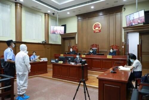 以帮忙入职央企并落户为由实施诈骗，一男子获刑13年