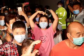 上海浦东这小区终于解封，居民们花式表达激动心情视频封面