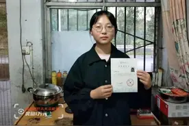母亲离家，父亲患病，曾一度休学的她如今终于考上大学图片