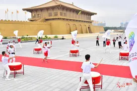 第十四届全运会圣火在西安圆满完成首站传递图片