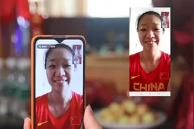 最想吃爸爸做的小龙虾 调侃妈妈挺自恋 奥运冠军刘诗颖与家人闲话家常图片