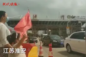 “爸爸，我想你了”疫情防控点外，6岁女儿喊话交警老爸图片