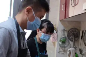 自带食材、变身大厨现场教学！浙江杭州95后班主任高能家访图片