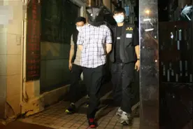 香港博士向3只蜗牛撒盐致其死亡后，因“残酷对待动物”抓捕图片