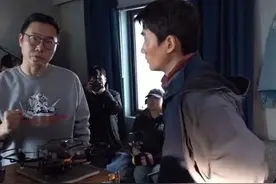 亲完就跑真刺激！朱一龙焦俊艳《峰爆》吻戏曝光图片