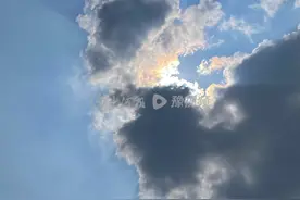 快看！郑州天空现“七彩祥云”！专家解读成因，后面还有云隙光可以欣赏图片