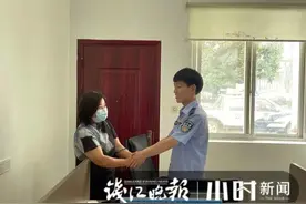 连人带车落水女司机因恐慌差点丧命，仙居民警支招如何正确自救图片