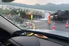 高速上堵了一个半小时！G60高速牌头出口附近发生车祸图片