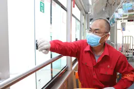 广州这名“劳动模范”公交车长摸索出一套安全行车方法图片