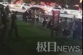 浙江嘉兴平湖一家具厂突发大火，165名消防员扑救，无人员被困图片