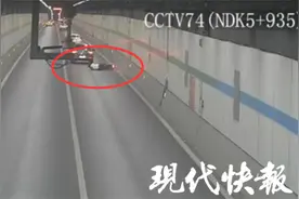 罚款！南京多辆摩托车夜间频繁闯入过江隧道图片