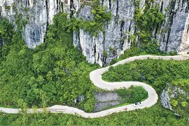大山里的通村公路图片