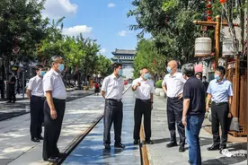 蔡奇到前门大栅栏地区检查疫情防控图片