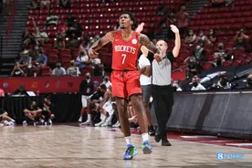 火箭后卫布鲁克斯轰下30分6板3助1断 射落9记三分助队大逆转图片