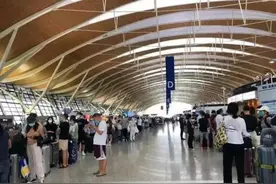 上海浦东机场回应留学生排长队值机：已优化办理流程 不必提前图片