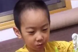 男孩赌气要吃100个冰激凌，妈妈买来，他吃完第3个问：我是你亲生的吗？图片