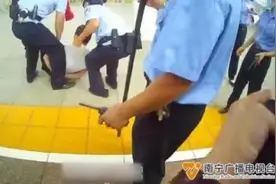 男子高铁上拒戴口罩，3分钟疯狂殴打13人图片