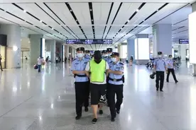 3000多人落入考证就能“躺着赚钱”骗局 合肥警方打掉一网络诈骗团伙图片