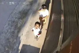 孩子奔向监控大喊“爸爸，我想你啦！”在外务工父亲：想哭，对不起他们图片