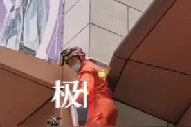 小朋友无人机坠落高台，武汉“蓝朋友”伸出援手图片