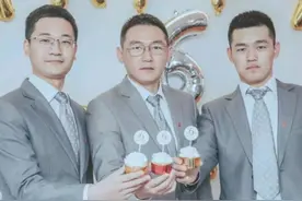 银行帅哥魔性出圈，用户看了直呼过瘾！“哪个行的？我要存钱！”图片