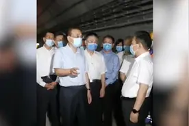 李克强来到郑州地铁5号线受灾现场说了什么