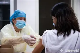 武汉恢复多个新冠疫苗接种点接种图片