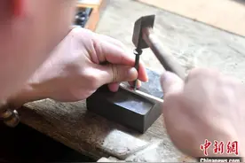 福建非遗技艺传承人玩转“国潮”畲族银器“触电”销往海外图片