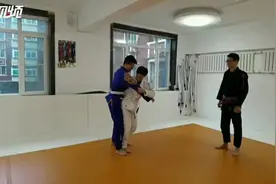 夫妻齐锻炼 共享运动的魅力图片