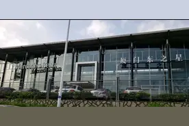 做奔驰金融贷，却影响了个人征信，车主蒙了！「新闻三剑客」图片