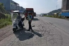 全区整治！摩托车、电瓶车非法加装遮阳伞、不戴头盔等违法行为将被处罚！图片