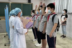 给医务人员画像、演奏、送自制礼物…… 接种疫苗恰逢“医师节”，武昌学子们送上好多祝福图片