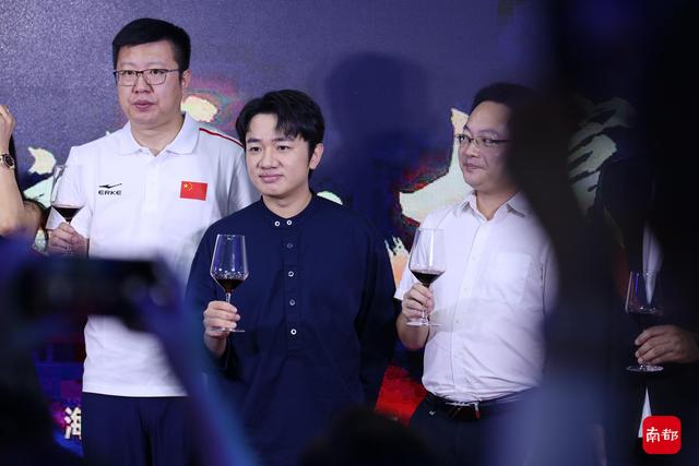 王祖蓝进军广州，携手麦长青等港星打造大湾区云端明星直播