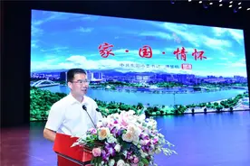 市委书记傅显明勉励大学新生：生逢盛世，当不负盛世！图片